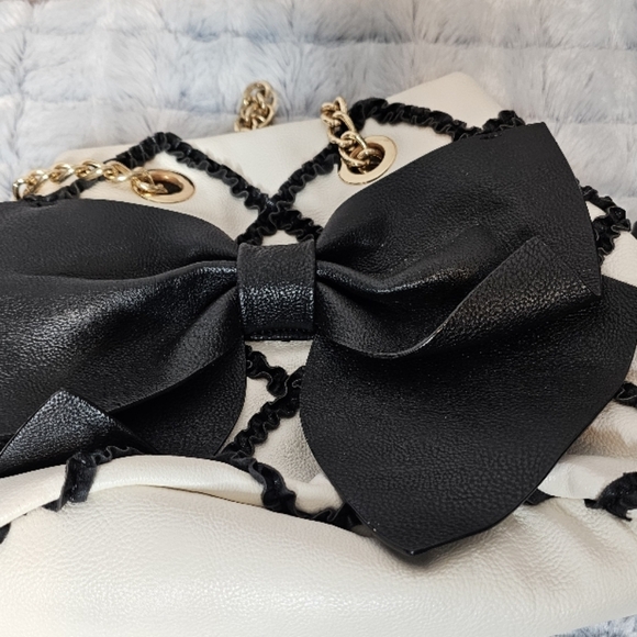 Betsey Johnson Black and White Bow Bag with Makeup Pouch - Picture 15 of 16